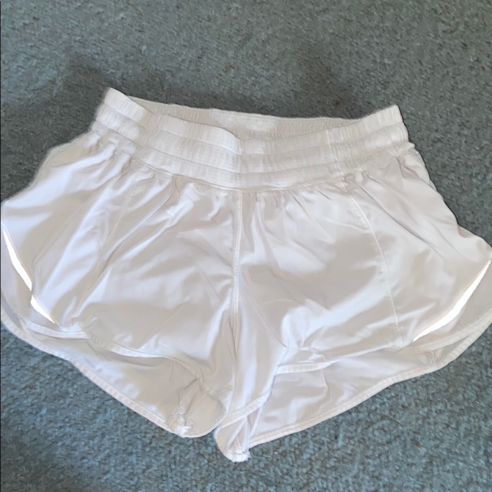 Lululemon Hotty Hot Shorts 2.5”